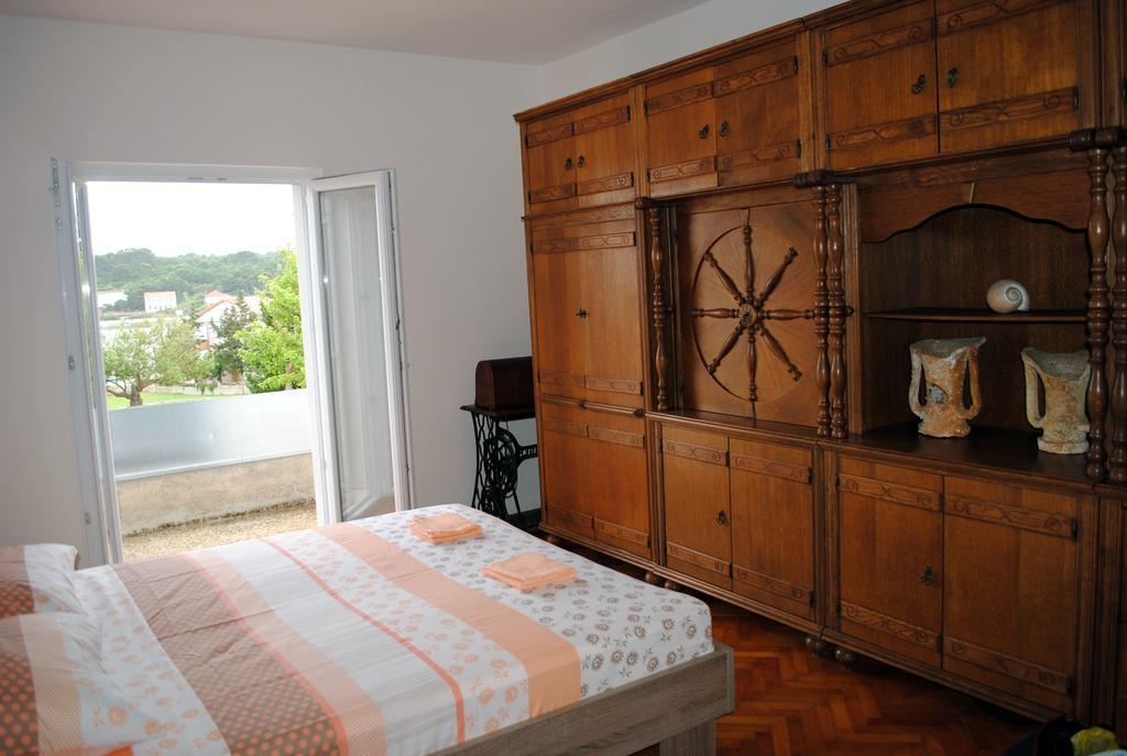 Ante Carov Apartment Verunić Kültér fotó
